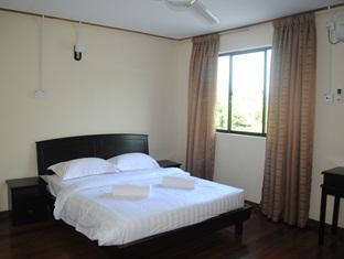 Putra Putri Lodge Kangar Exteriör bild