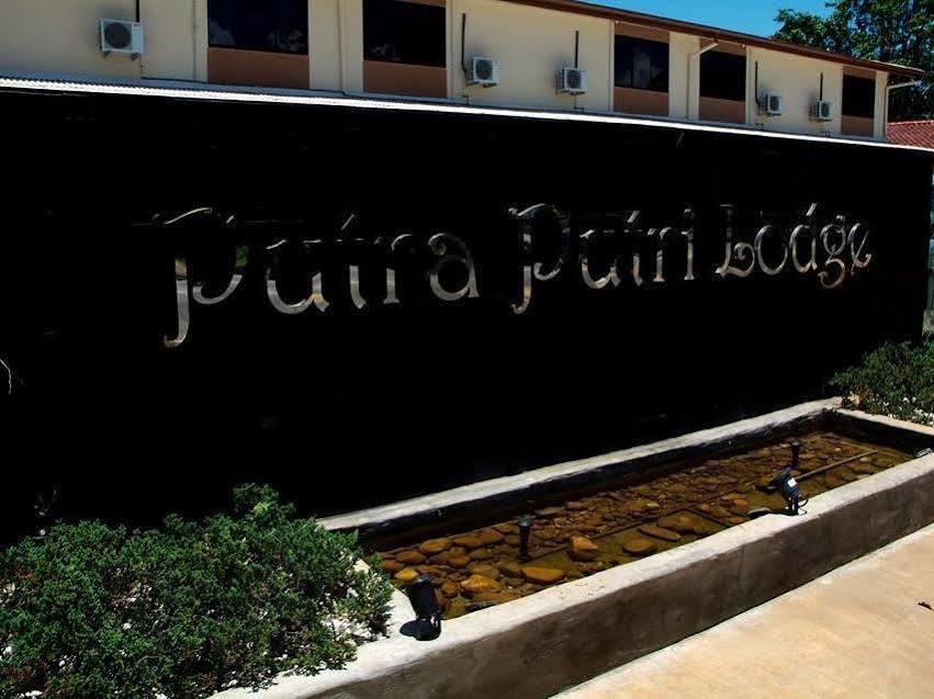 Putra Putri Lodge Kangar Exteriör bild