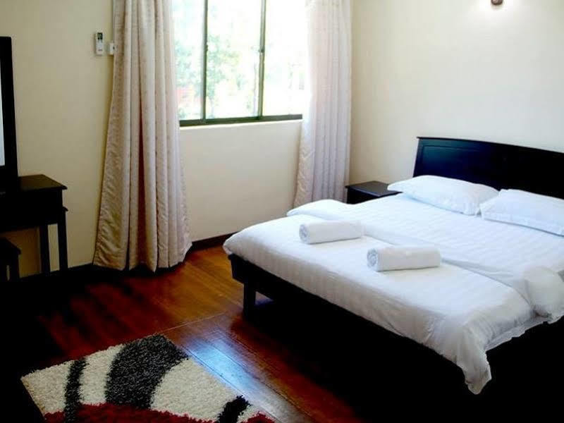 Putra Putri Lodge Kangar Exteriör bild
